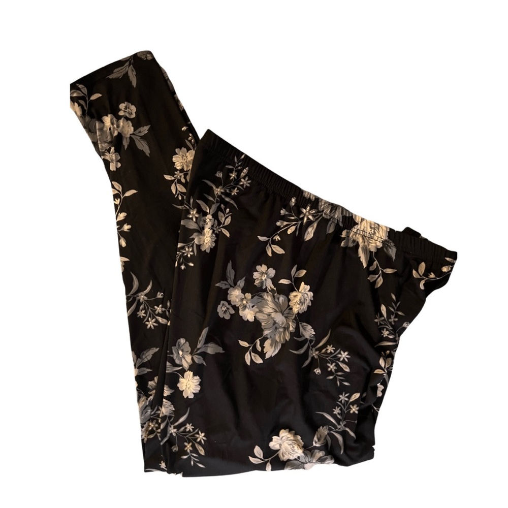 SZ 3X BLACK LEGGINGS WITH TAN FLOWERS
